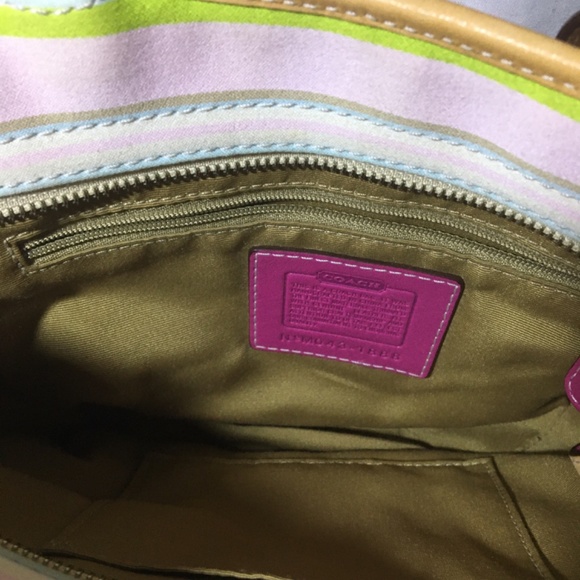 Pre own Coach Small bag vintage good condition - Picture 2 of 2